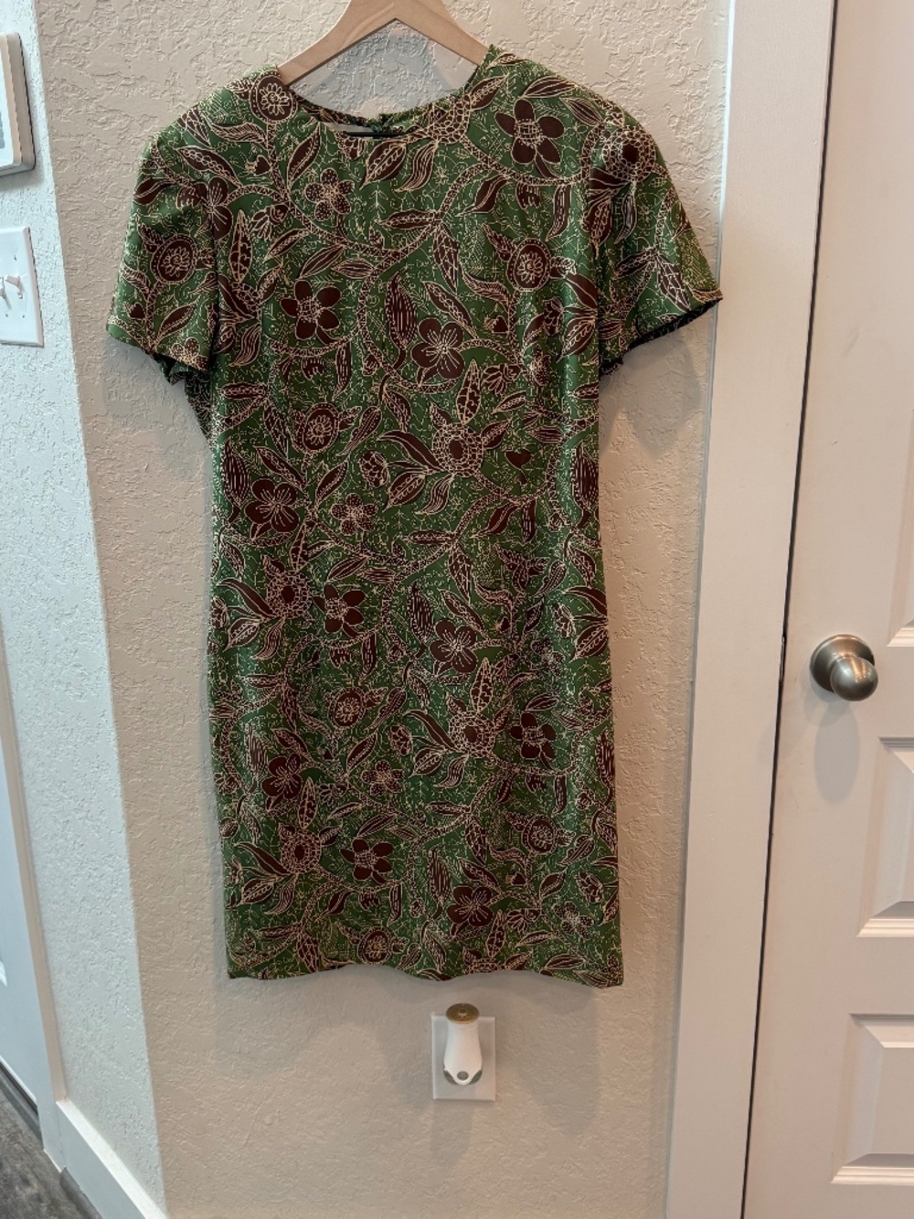 Vintage Ann Taylor Green and Brown Floral Sheath 100% Silk Dress Size 10